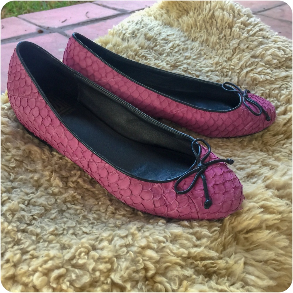 Pour La Victoire Purple Textured Leather Flats